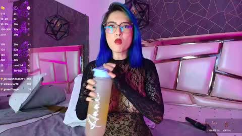 Snapshot of annie_swan chatting on March 10, 3:52 pm Annie online show from March 10, 3:52 pm