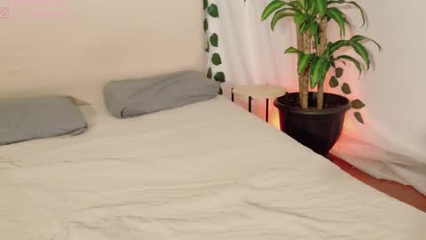 Annie Valeria  online show from February 1, 7:51 am