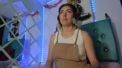 Snapshot of annie_winter1 chatting on December 12, 12:27 am Annie online show from December 12, 12:27 am