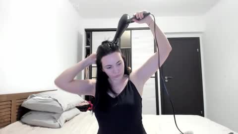 Annie online show from March 29, 7:36 pm