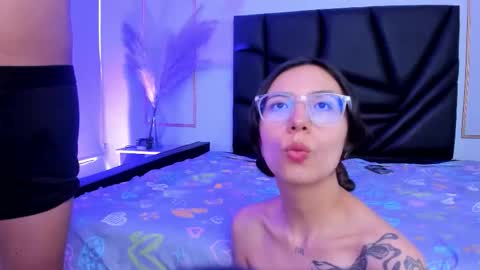 Annie And Leandro online show from December 19, 7:54 pm