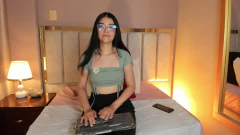 Annie Bluee online show from May 8, 11:59 am