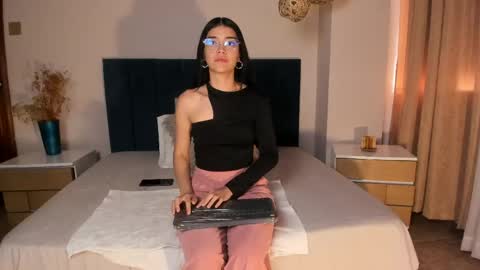 Annie Bluee online show from May 18, 12:33 pm