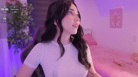 Snapshot of anniebrie chatting on November 20, 6:13 am Cassandra online show from November 20, 6:13 am