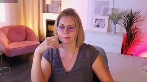 Annie online show from October 5, 5:39 am