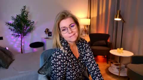 Annie online show from May 19, 6:53 am