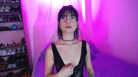 Snapshot of anniescarletrose_ chatting on March 17, 1:47 pm Mishel online show from March 17, 1:47 pm