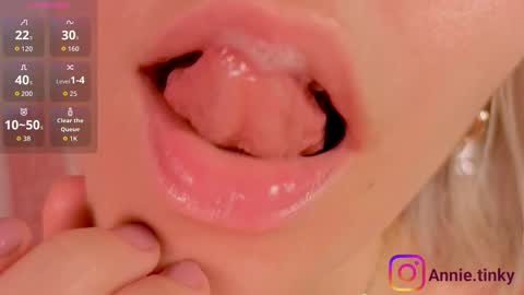 annietinky online show from March 8, 2:04 am