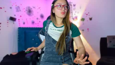 Annie  Michael  online show from May 7, 2:39 am