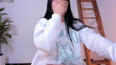 Snapshot of anniie_0 chatting on December 19, 3:51 am Annie online show from December 19, 3:51 am