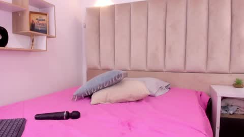 Annie Queen online show from December 4, 8:56 am