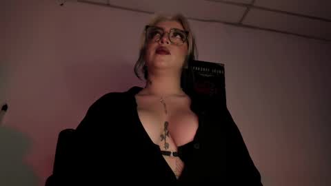 Annika online show from October 31, 4:57 am