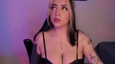 Annika online show from November 18, 9:52 pm