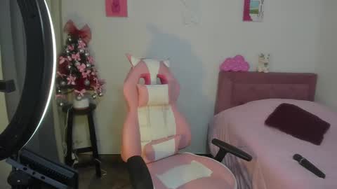 SOFIA INDEPENDENT MODEL online show from December 3, 5:42 am