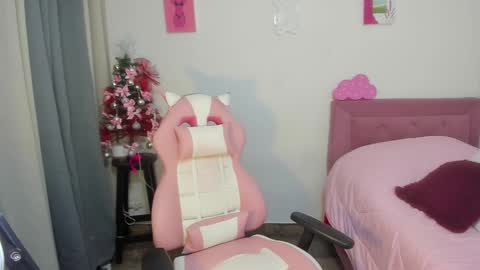 SOFIA INDEPENDENT MODEL online show from December 15, 5:13 am