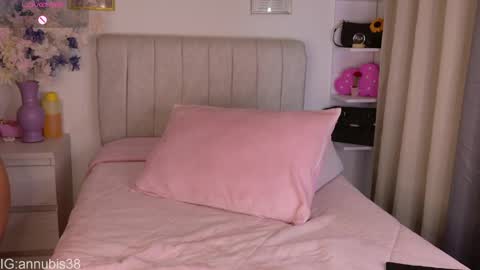 Snapshot of annubis_lia chatting on May 13, 6:11 am SOFIA INDEPENDENT MODEL online show from May 13, 6:11 am