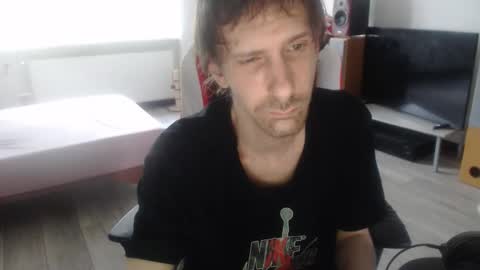 LoyalDog online show from April 3, 7:06 am