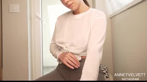 Snapshot of annvelvet chatting on October 21, 9:54 am Anna online show from October 21, 9:54 am