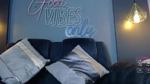 anny_loves online show from April 30, 4:35 pm