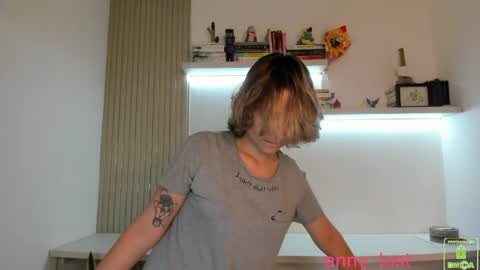Issabela online show from May 15, 9:33 pm
