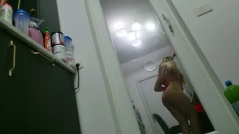 Snapshot of annyloveyou chatting on January 12, 4:23 pm Annyfit4you online show from January 12, 4:23 pm