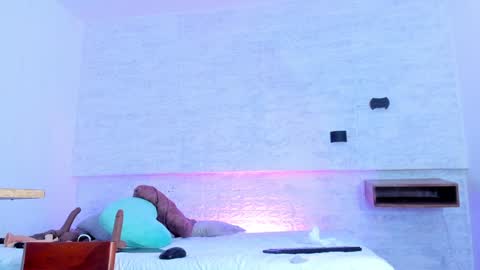 Snapshot of annyluna1 chatting on January 4, 4:11 pm Annyluna online show from January 4, 4:11 pm