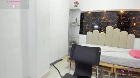 Snapshot of annyrosee chatting on October 25, 8:36 pm Anny online show from October 25, 8:36 pm