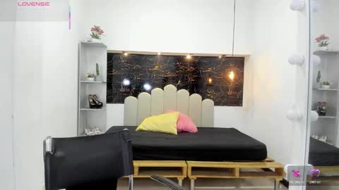 Snapshot of annyrosee chatting on October 28, 7:49 pm Anny online show from October 28, 7:49 pm