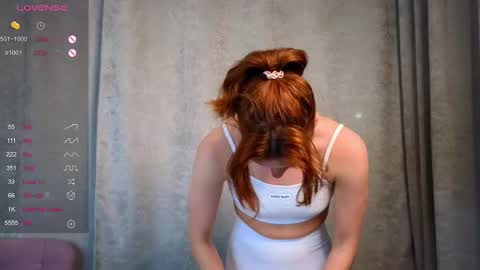 Snapshot of annysumr chatting on February 15, 8:11 pm Anny online show from February 15, 8:11 pm