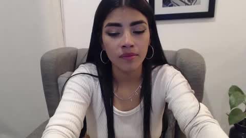 Snapshot of annyt_ chatting on March 3, 9:11 am anny online show from March 3, 9:11 am