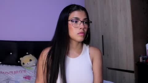 Snapshot of annyt_ chatting on October 4, 12:19 am anny online show from October 4, 12:19 am