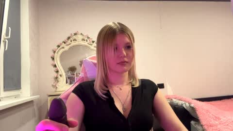 annyvibess online show from May 17, 7:10 pm