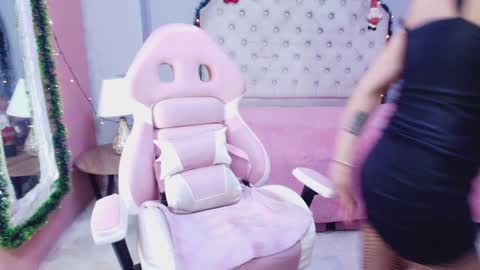 Snapshot of annyxhot chatting on December 18, 11:24 am AnnyXhot online show from December 18, 11:24 am