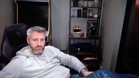 anonymousblokeuk online show from December 14, 1:50 am