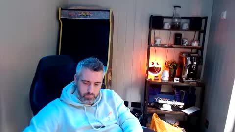 Snapshot of anonymousblokeuk chatting on October 13, 8:47 am anonymousblokeuk online show from October 13, 8:47 am