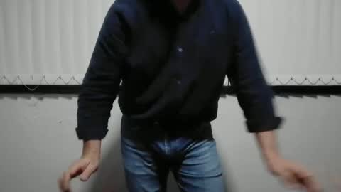 Snapshot of antarctic_male33 chatting on January 16, 6:35 am antarctic male online show from January 16, 6:35 am