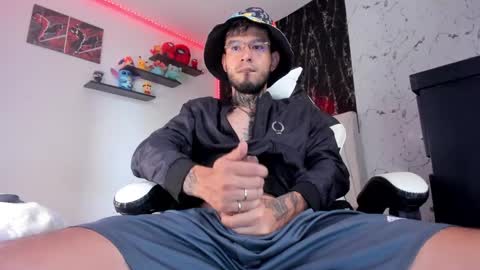 Anthony and Nick online show from October 1, 12:33 pm