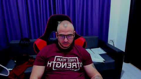 Snapshot of anthony_hard_ chatting on January 31, 12:39 am Anthony online show from January 31, 12:39 am