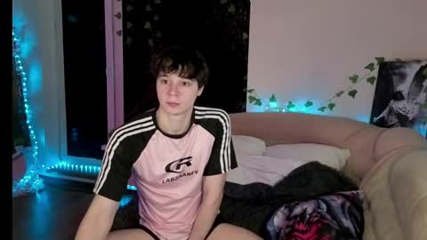 Snapshot of anthonycutie chatting on April 15, 5:47 am Anthony online show from April 15, 5:47 am