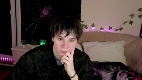 Snapshot of anthonycutie chatting on April 18, 6:01 pm Anthony online show from April 18, 6:01 pm