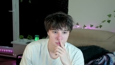 Snapshot of anthonycutie chatting on April 22, 7:22 am Anthony online show from April 22, 7:22 am