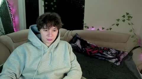 Snapshot of anthonycutie chatting on April 30, 7:25 am Anthony online show from April 30, 7:25 am