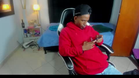Snapshot of anthoy_wayans chatting on February 16, 12:18 am online show from February 16, 12:18 am