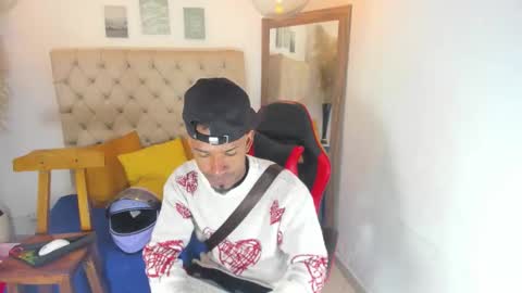 Snapshot of anthoy_wayans chatting on March 8, 11:19 pm online show from March 8, 11:19 pm