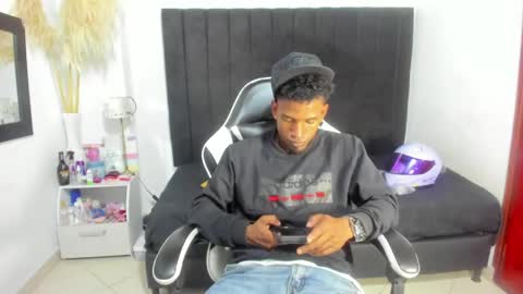 Snapshot of anthoy_wayans chatting on April 29, 1:10 am online show from April 29, 1:10 am