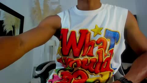 Snapshot of anthoy_wayans chatting on May 9, 1:00 am online show from May 9, 1:00 am
