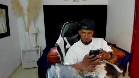 Snapshot of anthoy_wayans chatting on May 23, 1:33 am online show from May 23, 1:33 am
