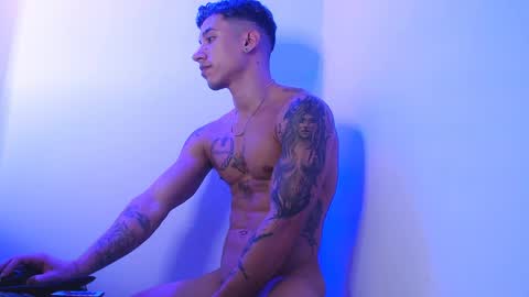 Snapshot of anthuan_thickboy chatting on December 26, 9:01 am Anthuan online show from December 26, 9:01 am