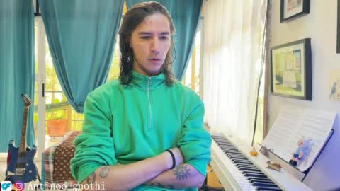 Snapshot of antinoo_gnothi chatting on December 5, 1:17 pm Antinoo Gnothi online show from December 5, 1:17 pm