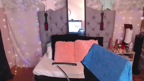 antolyh_c online show from December 15, 1:04 pm